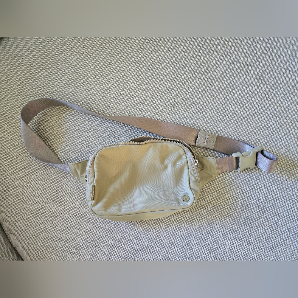 Everywhere Belt Bag Large 2L Colour Raw Linen Size O/S